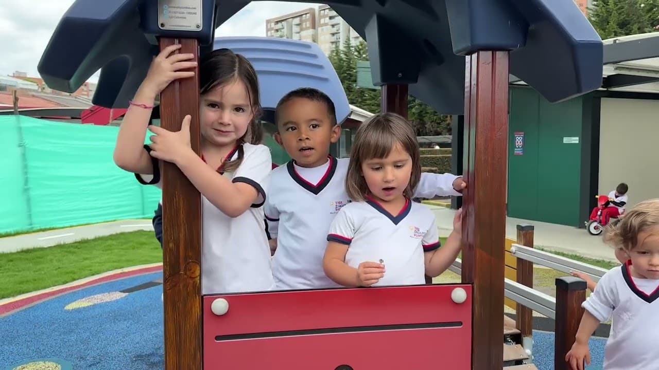 The English School - vista previa del video