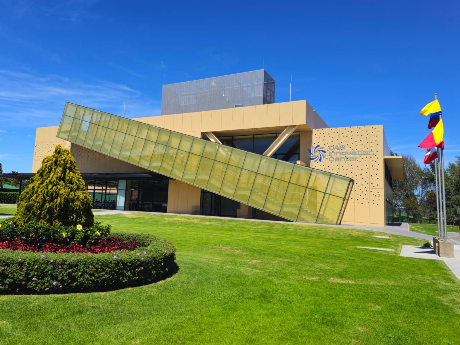 Colegio Colombo Americano CAS - fotografía 2