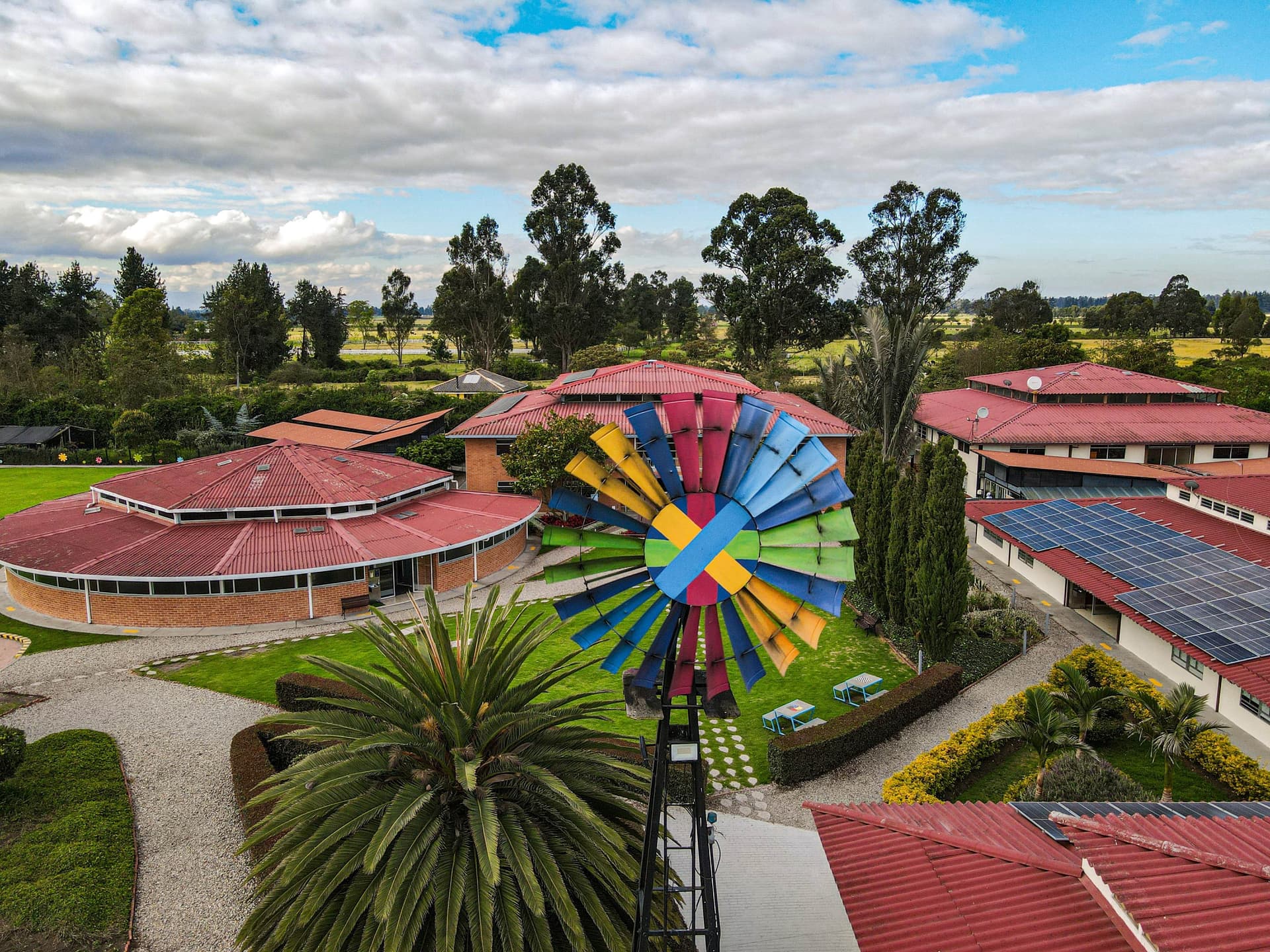 Gimnasio Campestre Reino Británico - fotografía del colegio